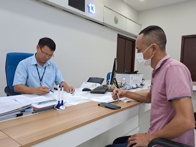 Người dân đến làm thủ tục hành chính tại Trung tâm Hành chính công tỉnh Quảng Ninh. Ảnh: Cường Vũ.