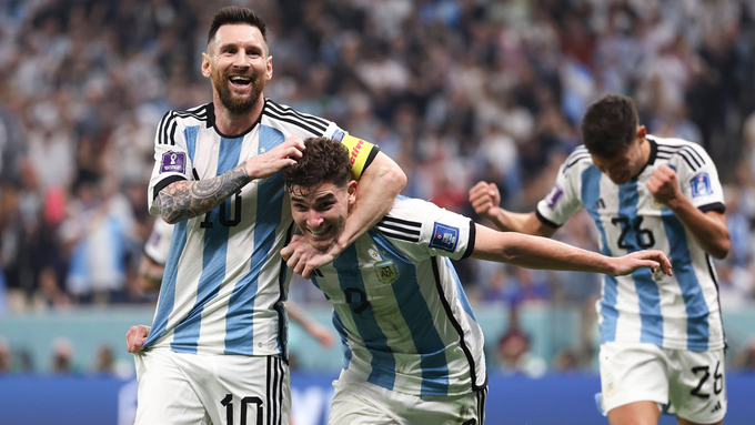 Lionel Messi và các đồng đội hướng đến vinh quang tại World Cup 2022. Ảnh: Express.