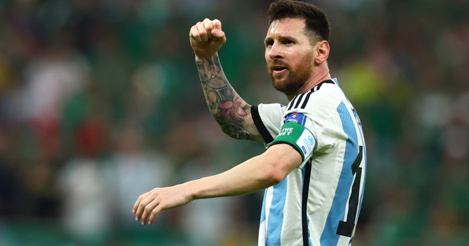 Lionel Messi cân bằng kỷ lục 25 trận tại World Cup. Ảnh: Express.