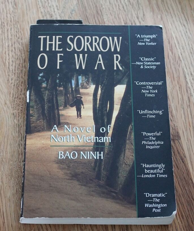 Một bản dịch tiểu thuyết 'Nỗi buồn chiến tranh' phát hành ở nước ngoài.
