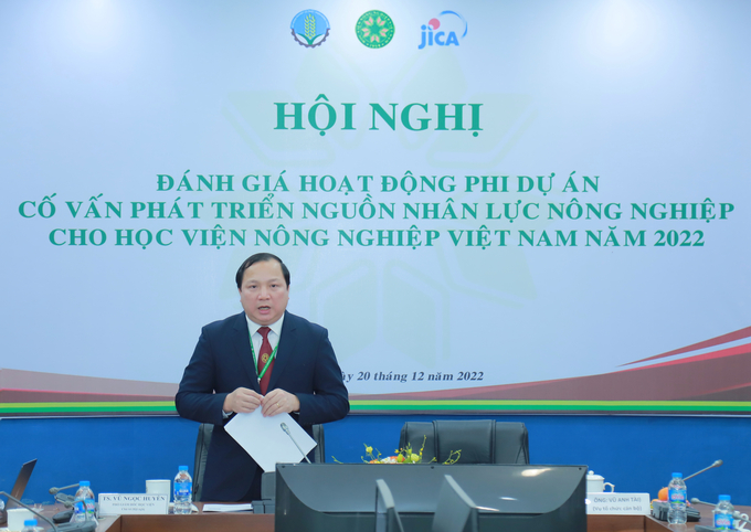 TS. Vũ Ngọc Huyên, Phó Giám đốc Học viện Nông nghiệp Việt Nam phát biểu tại buổi lễ. Ảnh: HVNN.