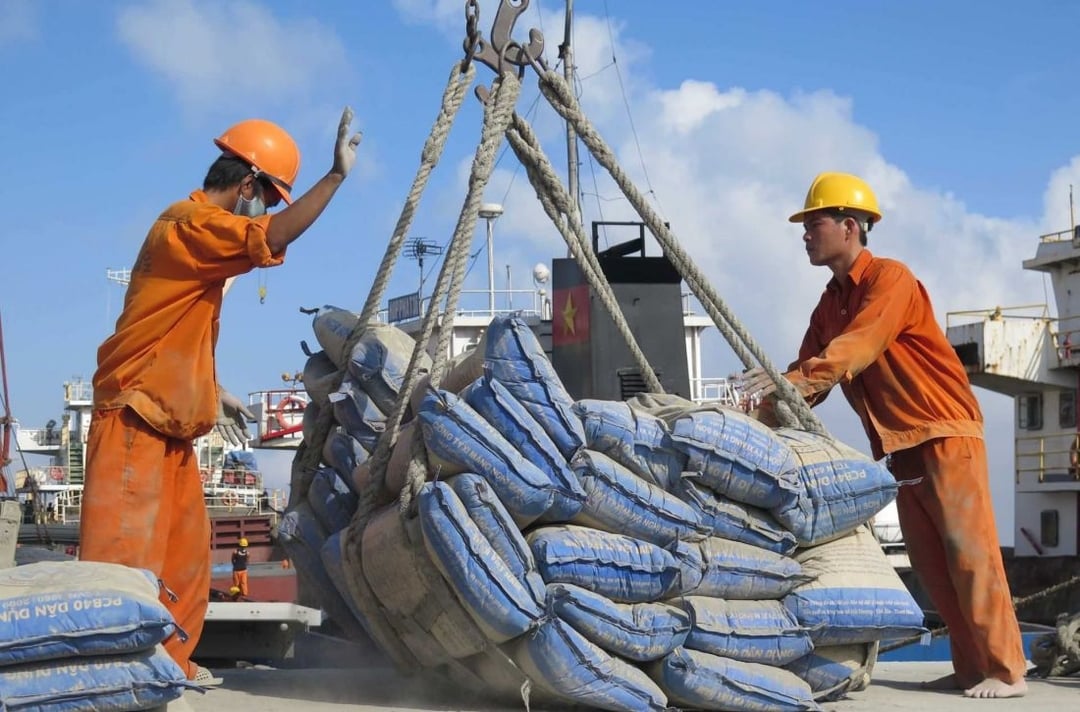 Cùng với nhóm hàng sợi, kim loại và nông lâm thủy sản, xi măng Việt Nam từng bị điều tra chống bán phá giá.