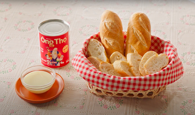 Bánh mì Sài Gòn chấm sữa thứ quà 'xịn sò' nhất trong ký ức tuổi thơ thế hệ 7x đến 9x đời đầu.