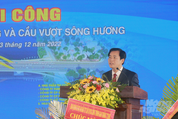 Ông Nguyễn Văn Phương, Chủ tịch UBND tỉnh Thừa Thiên - Huế phát biểu tại lễ khởi công. Ảnh: Công Điền.