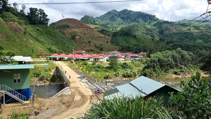 Các khu tái định cư cho người dân ở vùng sạt lở và nguy cơ sạt lở được đầu tư hạ tầng đồng bộ, đáp ứng các nhu cầu thiết yếu của cuộc sống. Ảnh: L.K.