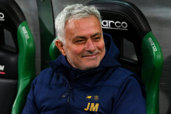 Jose Mourinho có thể rời ghế huấn luyện tại AS Roma để đến với tuyển Brazil. Ảnh: Express.