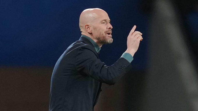 HLV Erik ten Hag đau đầu với tình hình nhân sự của Man United. Ảnh: Express.