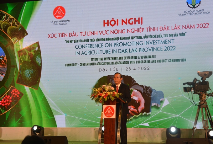 Thứ trưởng Bộ Nông nghiệp và Phát triển Nông thôn Phùng Đức Tiến phát biểu tại Hội nghị Xúc tiến Đầu tư lĩnh vực nông nghiệp tỉnh Đắk Lắk năm 2022. Ảnh: Q.L.