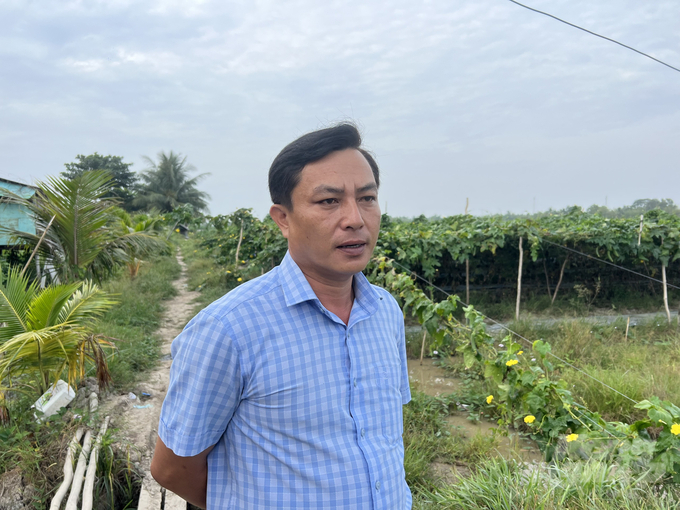 Ông Nguyễn Hoàng Mến, Trưởng phòng NN-PTNT huyện Phước Long chia sẻ về các mô hình sản xuất kinh tế hiệu quả. Ảnh: Trọng Linh.