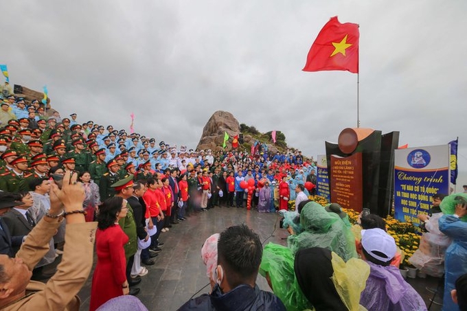 Báo Người Lao Động phối hợp với UBND tỉnh Phú Yên tổ chức chào cơ đầu năm mới 2023 tại Mũi Điện - nơi đón ánh bình minh đầu tiên ở đất liền.