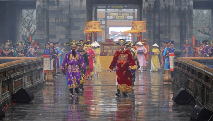 Đây là lần thứ 2 lễ Ban Sóc triều Nguyễn được tái hiện qua hình thức sân khấu hóa với những trình thức, nghi tiết thuở xưa. Ảnh: TTH.