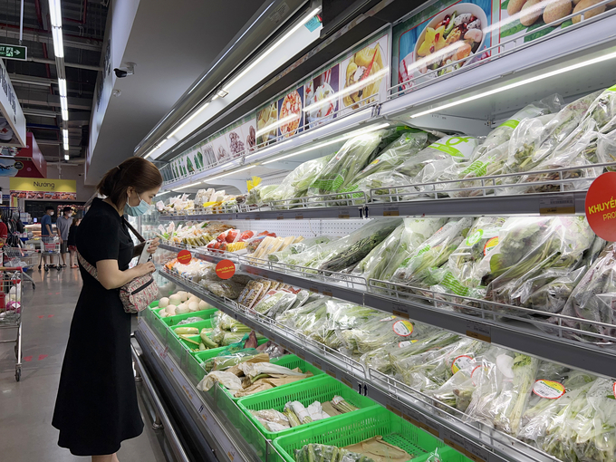 Hàng hóa dồi dào tại các hệ thống siêu thị hiện đại Ảnh: Nguyễn Thủy.