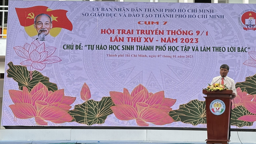 Giám đốc Sở GD-ĐT TP.HCM Nguyễn Văn Hiếu phát biểu tại Hội trại.
