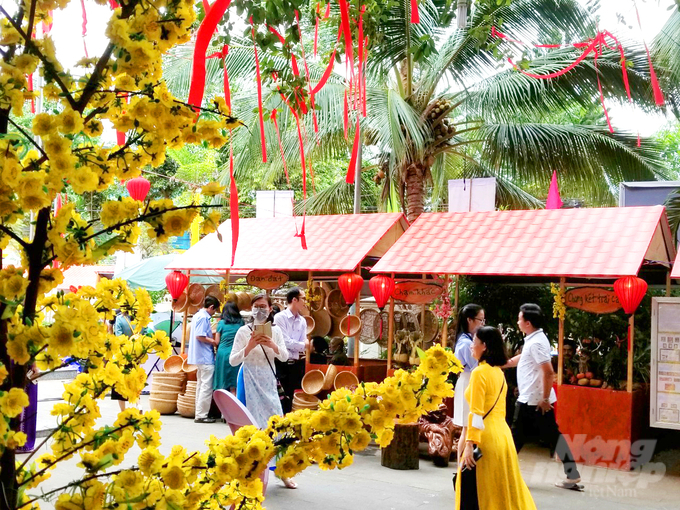 Năm nay, Ban tổ chức giới thiệu đến khách tham quan các loại hình di sản văn hóa tiêu biểu của các dân tộc: Việt, Hoa, Khmer. Ảnh: Lê Hoàng Vũ.