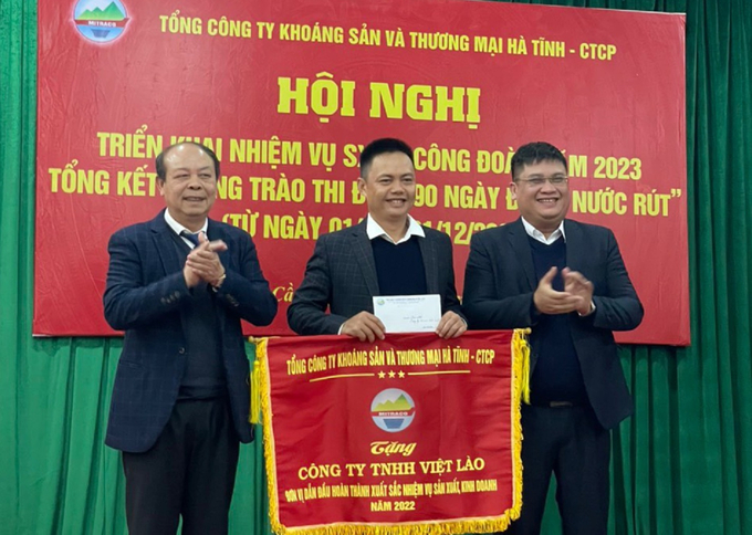 Tuy nhiên, với sự đoàn kết, nỗ lực của tập thể ban lãnh đạo và người lao động, Công ty TNHH Việt - Lào đã hoàn thành xuất sắc nhiệm vụ sản xuất, kinh doanh, an sinh xã hội.