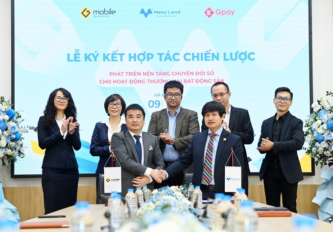 Đại diện Gtel Mobile JSC và Meey Land ký kết thỏa thuận hợp tác.