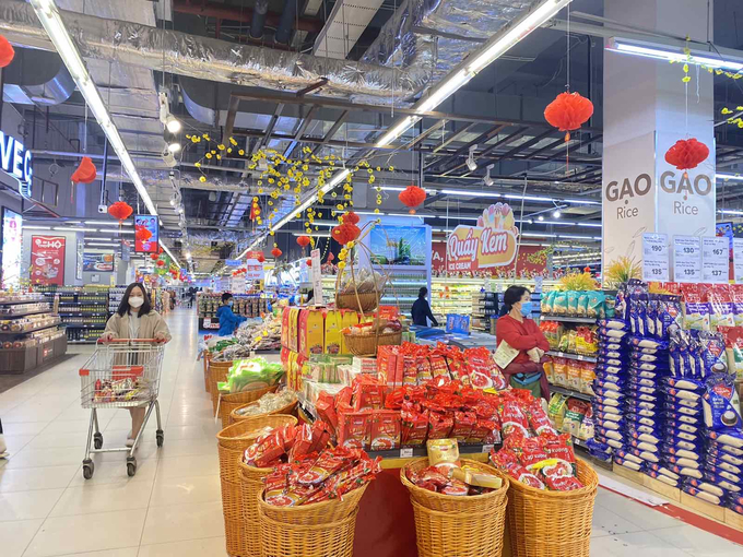 Không khí Tết ngập tràn tại siêu thị WinMart.