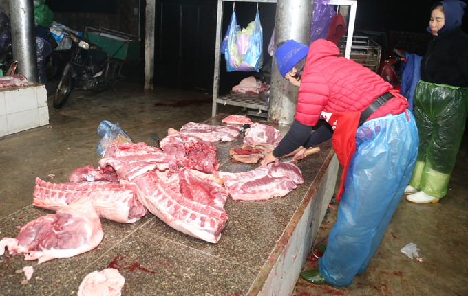 Sản phẩm thịt đưa vào chợ nếu không có dấu kiểm dịch sẽ bị xử phạt nặng.