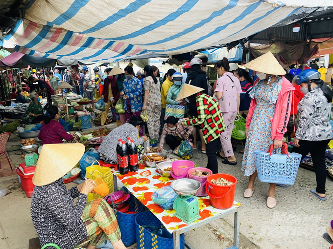 Có dịp hòa vào nhịp sống vùng đồng bằng châu thổ, sẽ được trải nghiệm nhiều điều thú vị về cách ăn Tết của người dân miền Tây.