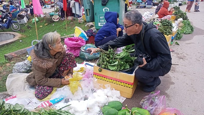 Cụ Nguyễn Thị Quảng, người đầu tiên bán hàng tại chợ Gò trong Tết Quý Mão 2023. Ảnh: V.Đ.T.