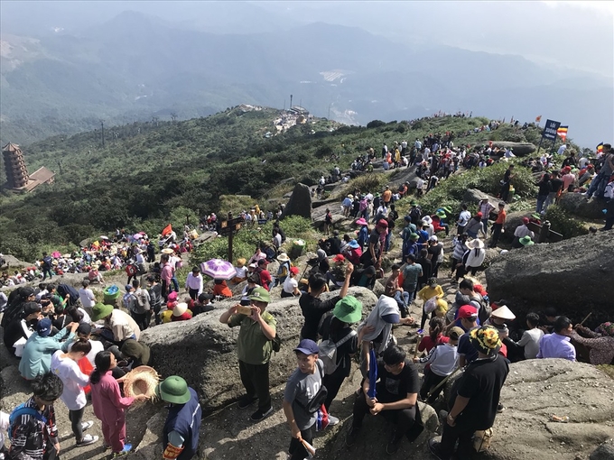 Hàng năm, trung bình Yên Tử đón trên 1 triệu lượt khách.