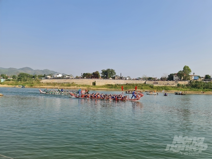 Lễ hội năm nay thu hút 15 đội đua đến từ các xã, phường của thành phố Tuyên Quang.