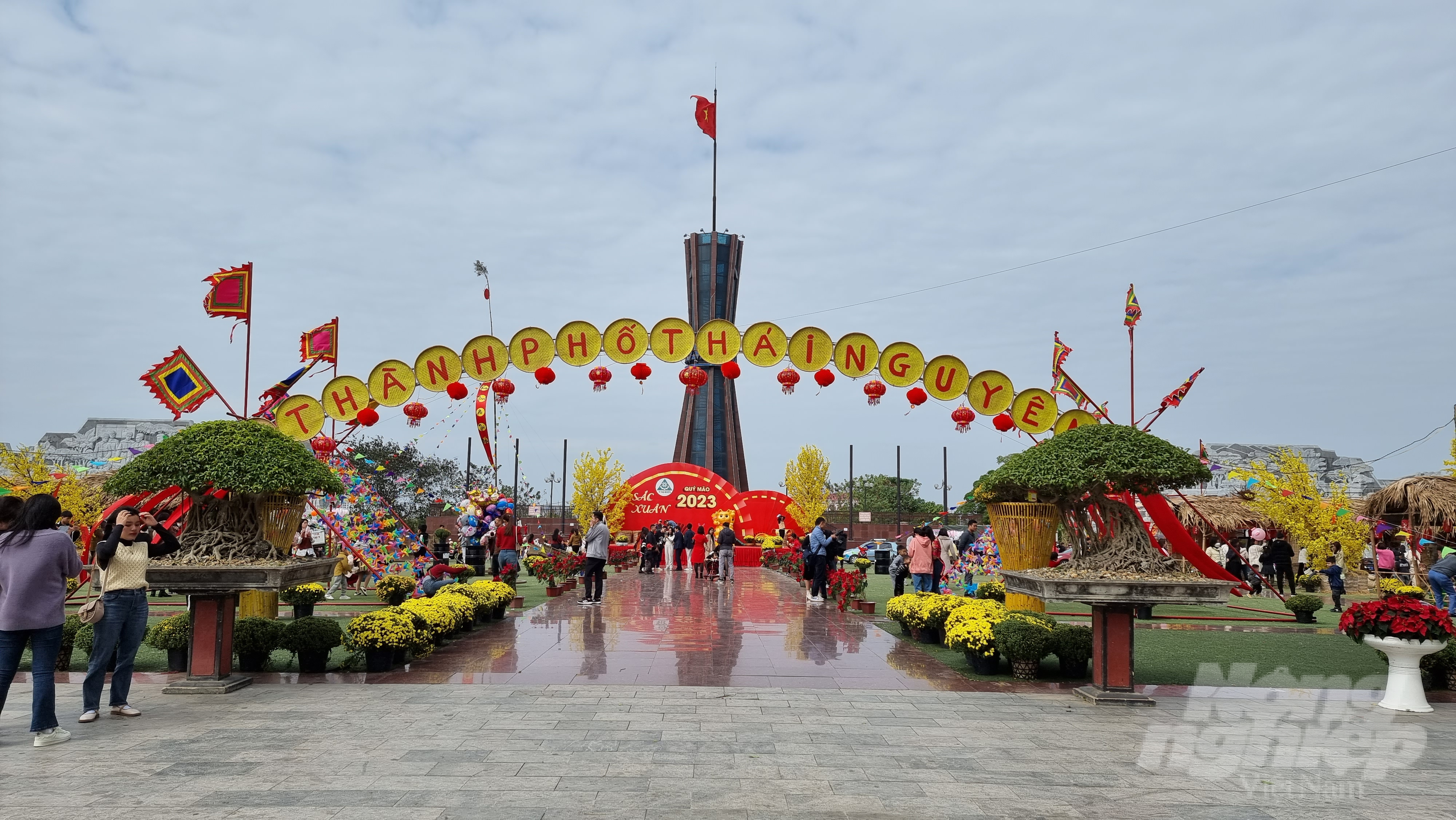 Lễ hội Sắc xuân được tổ chức tại Quảng trường Võ Nguyên Giáp, thành phố Thái Nguyên. Ảnh: TN.