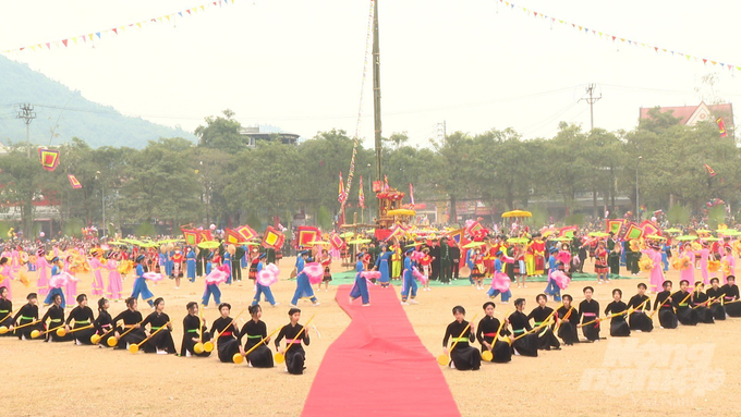 Lễ hội Lồng tông huyện Chiêm Hóa là lễ hội được tổ chức dịp đầu năm mới hằng năm. 