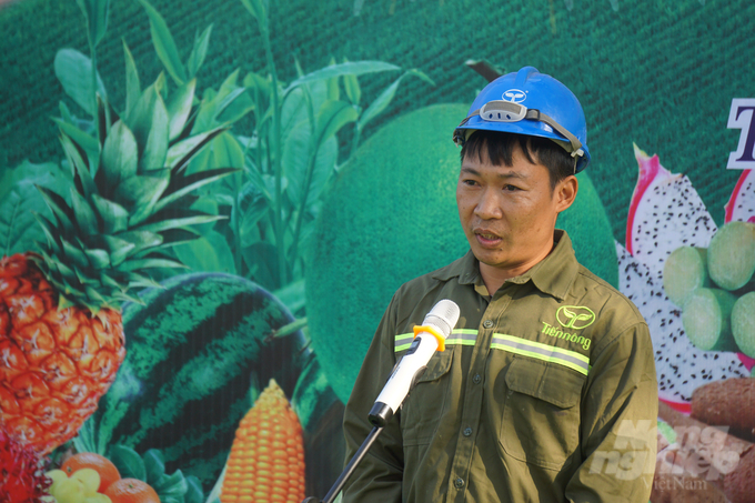 công nhân Nguyễn Văn Hoàng, công nhân ca sản xuất 2, phân xưởng 1, Nhà máy dinh dưỡng cây trồng Tiến Nông (Bỉm Sơn). Ảnh: Quốc Toản.