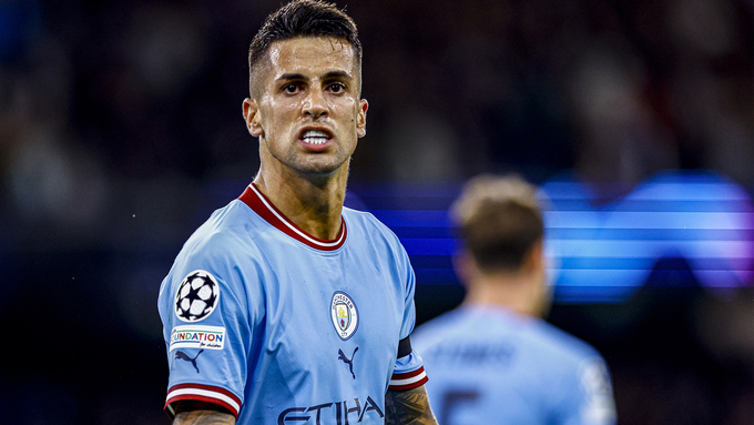 Joao Cancelo bất ngờ phải ra đi. 