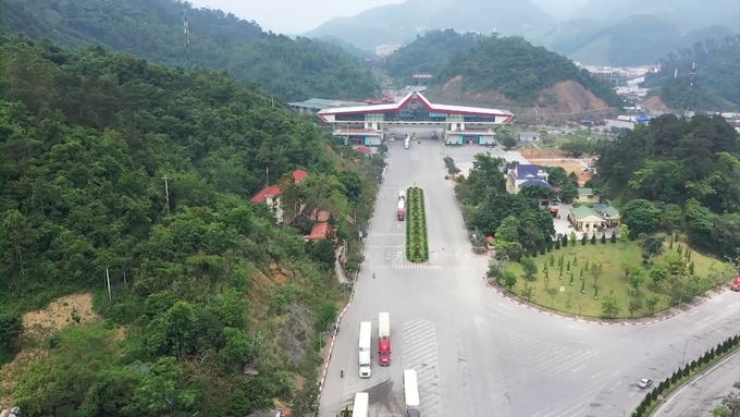 Một trong những giải pháp của tỉnh Lạng Sơn là tập trung vào việc đầu tư xây dựng, hoàn thiện kết cấu hạ tầng các khu kinh tế cửa khẩu. Ảnh: Nguyễn Thành.