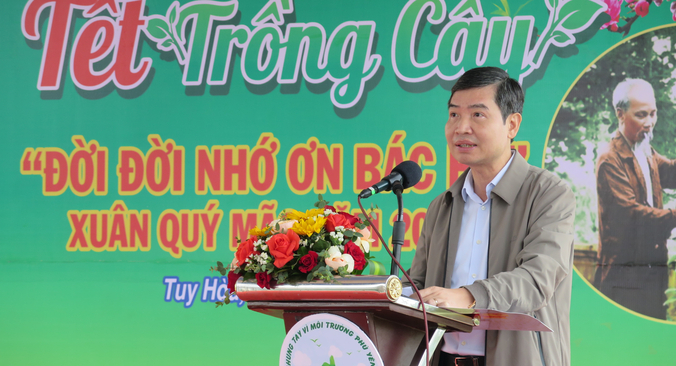 Ông Tạ Anh Tuấn, Chủ tịch UBND tỉnh Phú Yên kêu gọi toàn thể cán bộ, nhân dân tham gia trồng cây xanh và trồng rừng. Ảnh: TQ.