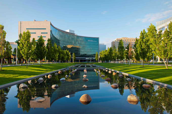 Trụ sở chính của Cleveland Clinic (hiện nay), một trong những hệ thống y tế hàn lâm phi lợi nhuận lớn nhất và thuộc Top đầu về chất lượng y tế trên thế giới.