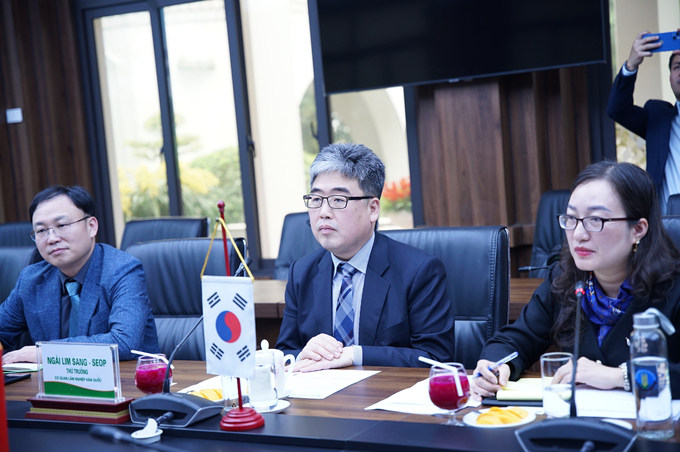 Ông Lim Sang Seop, Thứ trưởng Cơ quan Lâm nghiệp Hàn Quốc cho biết Hàn Quốc muốn chia sẻ kinh nghiệm và công nghệ bảo vệ rừng với các quốc gia khác. Ảnh: Linh Linh. 