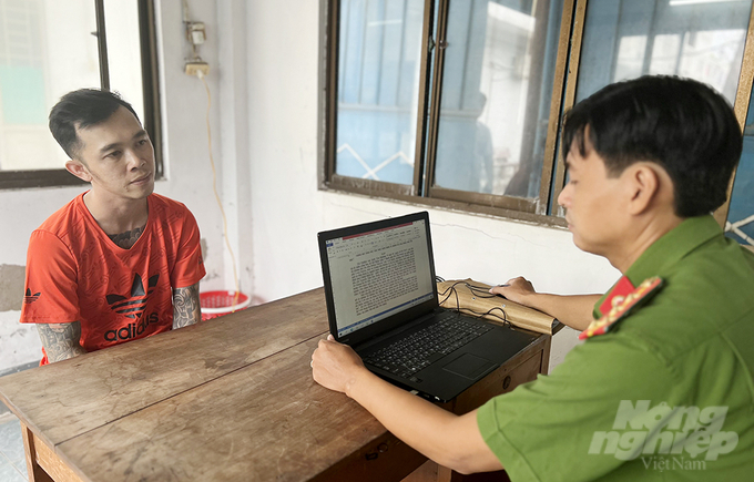 Đối tượng Nguyễn Văn Nghĩa khai nhận tại Cơ quan Công an.  Ảnh: Tiến Tầm.