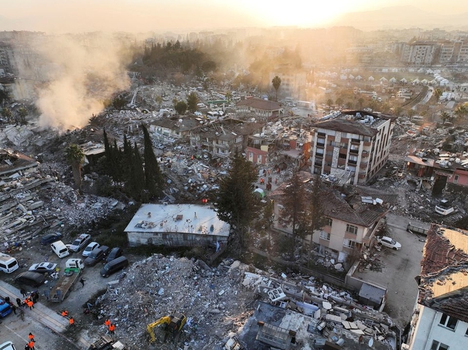 Số nạn nhân bị thiệt mạng sau trận động đất mạnh 7,8 độ richter hôm 6/2 tại Thổ Nhĩ Kỳ và Syria tiếp tục tăng lên. Ảnh: Reuters