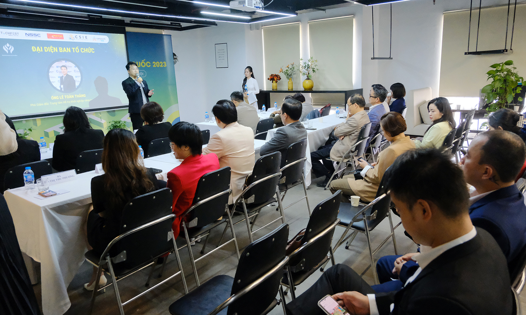 Ông Lê Toàn Thắng, Phó Giám đốc Trung tâm Hỗ trợ khởi nghiệp sáng tạo Quốc gia, đại diện ban tổ chức giới thiệu về cuộc thi.