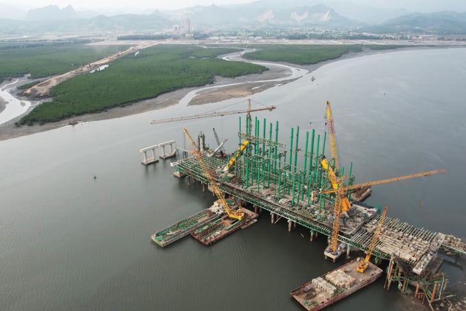 Cầu Cửa Lục 3 khi hoàn thành sẽ đáp ứng nhu cầu kết nối nhanh, phục vụ nhân dân các phường, xã trung tâm của huyện Hoành Bồ trước đây với trung tâm TP Hạ Long