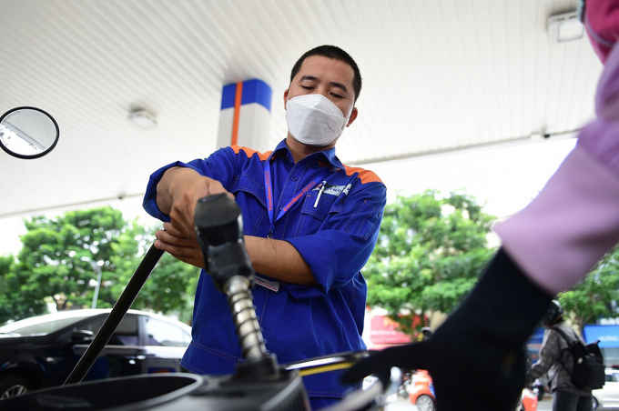 Gasoline prices were adjusted to rise on the afternoon of February 13th.  Photo: Thanh Tung.