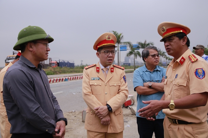 Ủy ban ATGT Quốc gia có mặt tại hiện trường, làm việc với công an tỉnh Quảng Nam về vụ tai nạn. Ảnh: L.K. 