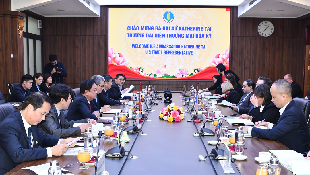 Bộ trưởng Bộ NN- PTNT Lê Minh Hoan làm việc với Đại sứ Katherine Tai, Trưởng Đại diện Thương mại Hoa Kỳ vào ngày 14/2. Ảnh: Văn Giang.