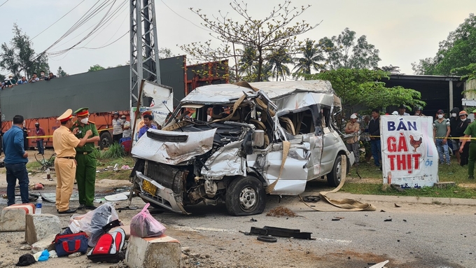 Đến thời điểm này, đã có 10 người tử vong trong vụ tai nạn nghiêm trọng xảy ra trên địa bàn tỉnh Quảng Nam. Ảnh: L.K.