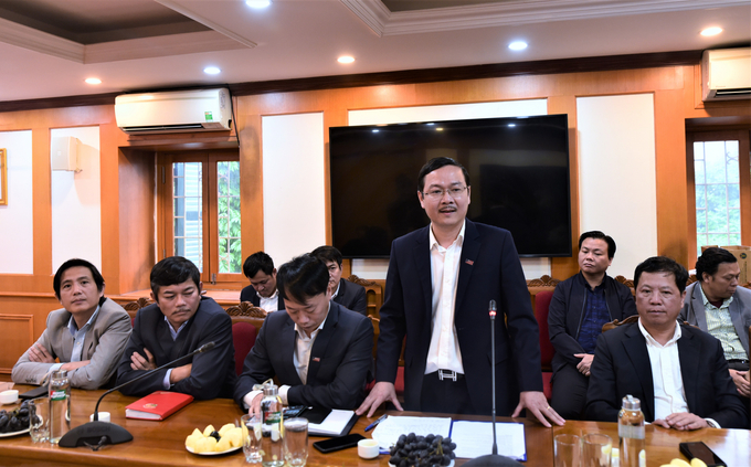 Mr. Nguyen Ngoc Thach (standing) affirmed that Vietnam Agriculture Newspaper remains proactive and responsible in promoting and communicating about preventing the trade and consumption of wildlife products. Photo: Pham Hieu.