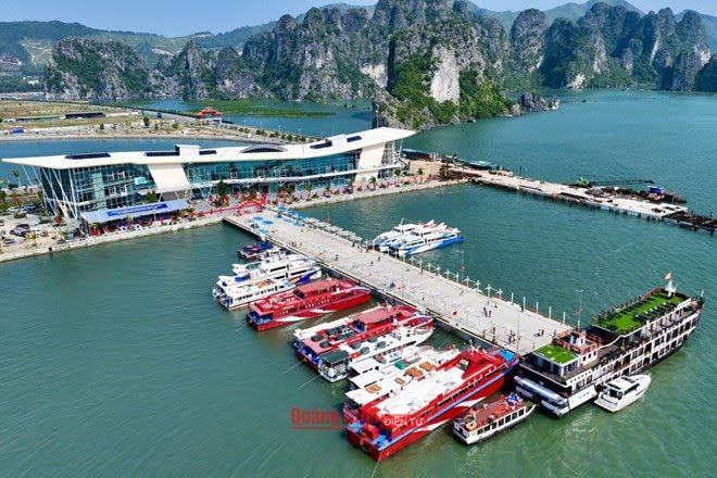 Bến cảng cao cấp Ao Tiên.
