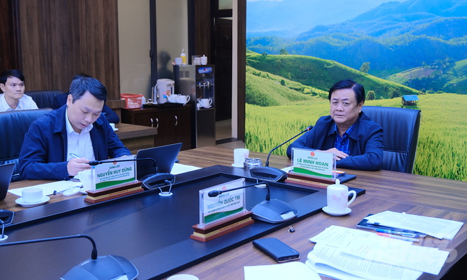 Bộ trưởng Lê Minh Hoan yêu cầu các đơn vị thuộc Bộ NN-PTNT tự rà soát về khả năng chuyển đổi số, trước khi triển khai hợp tác với Bộ Thông tin và Truyền thông. Ảnh: Bá Thắng.