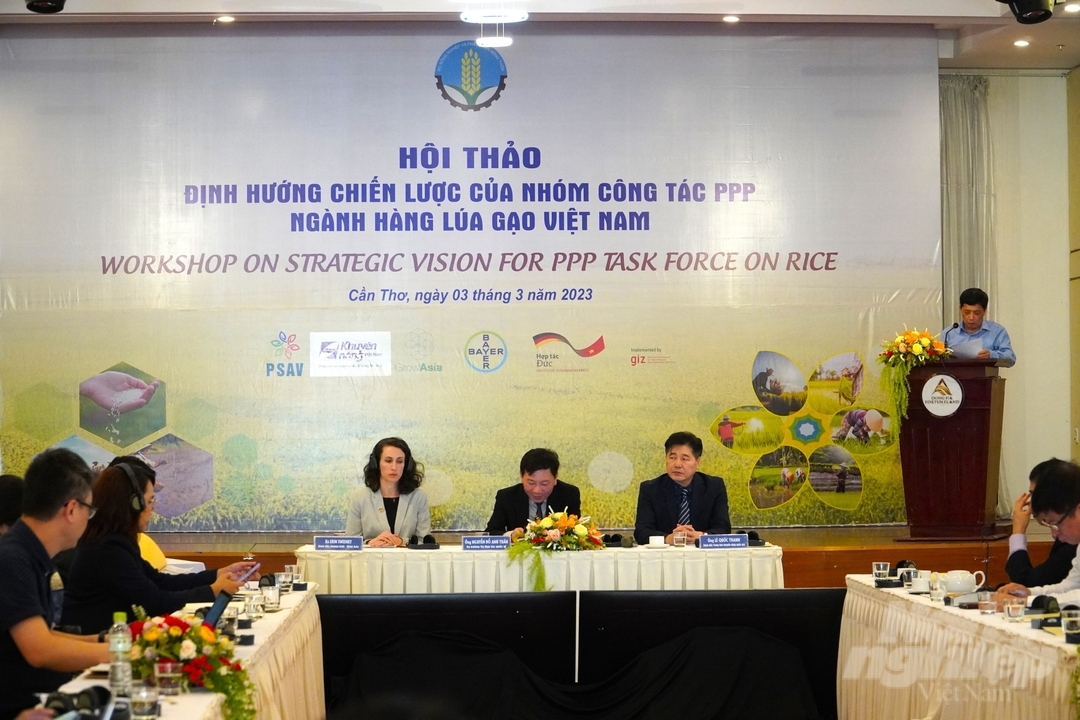 Bộ NN-PTNT công bố quyết định thành lập và định hướng chiến lược của nhóm Nhóm công tác Đối tác công tư (PPP) ngành hàng lúa gạo Việt Nam. Ảnh: Kim Anh.