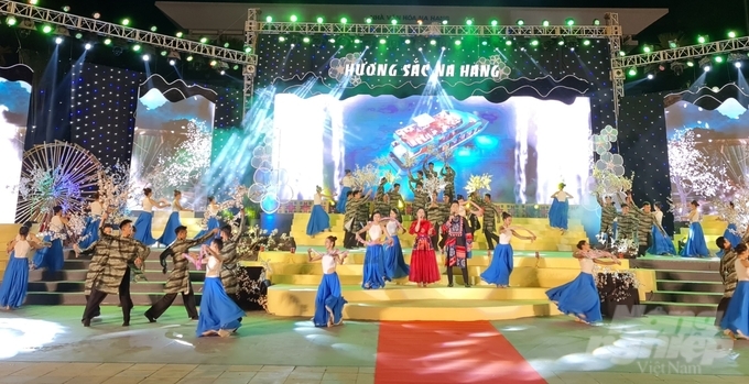 Một tiết mục văn nghệ chào mừng khai mạc Lễ hội Hương sắc Na Hang năm 2023.