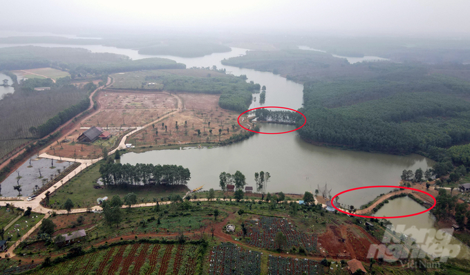 Hai vị trí đắp ngăn, ngăn nguồn nước chảy xuống hồ thủy lợi Hà Thượng. Ảnh: ĐT.