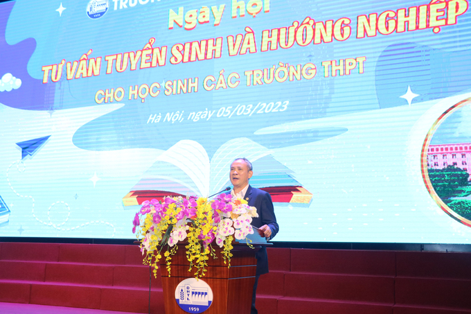 GS. TS Nguyễn Trung Việt, Phó Hiệu trưởng Trường Đại học Thủy lợi phát biểu tại buổi lễ. Ảnh: HG.