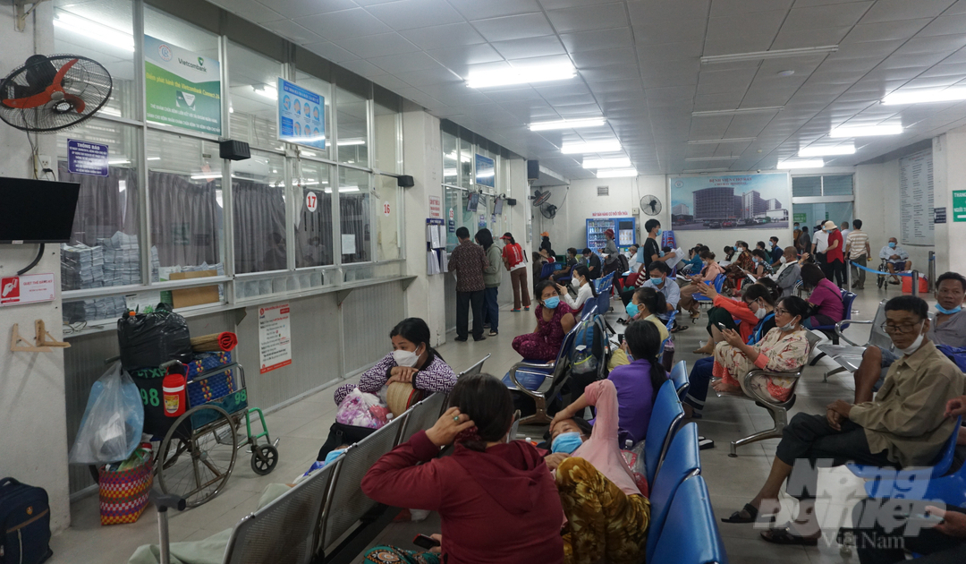 Khu vực đăng ký khám bệnh tại Bệnh viện Chợ Rẫy. Ảnh: Nguyễn Thủy.